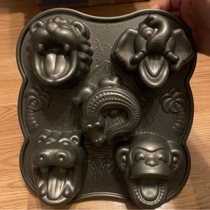Happy animals Nordic ware pan